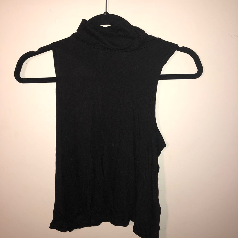 Sleeveless turtle neck